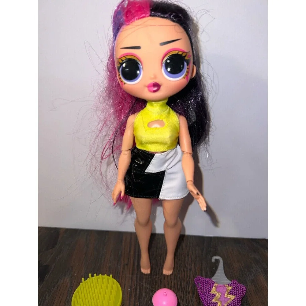 LOL Surprise OMG Movie Magic Miss Direct Fashion Pink Black‎ Hair w/Accessories